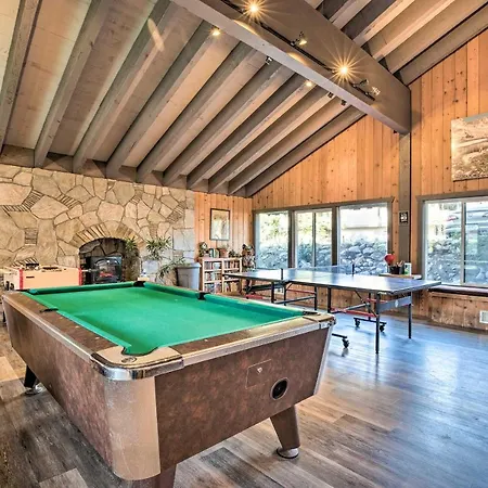 Elegant Mountain-View Condo Less Than 1 Mi To Lifts!